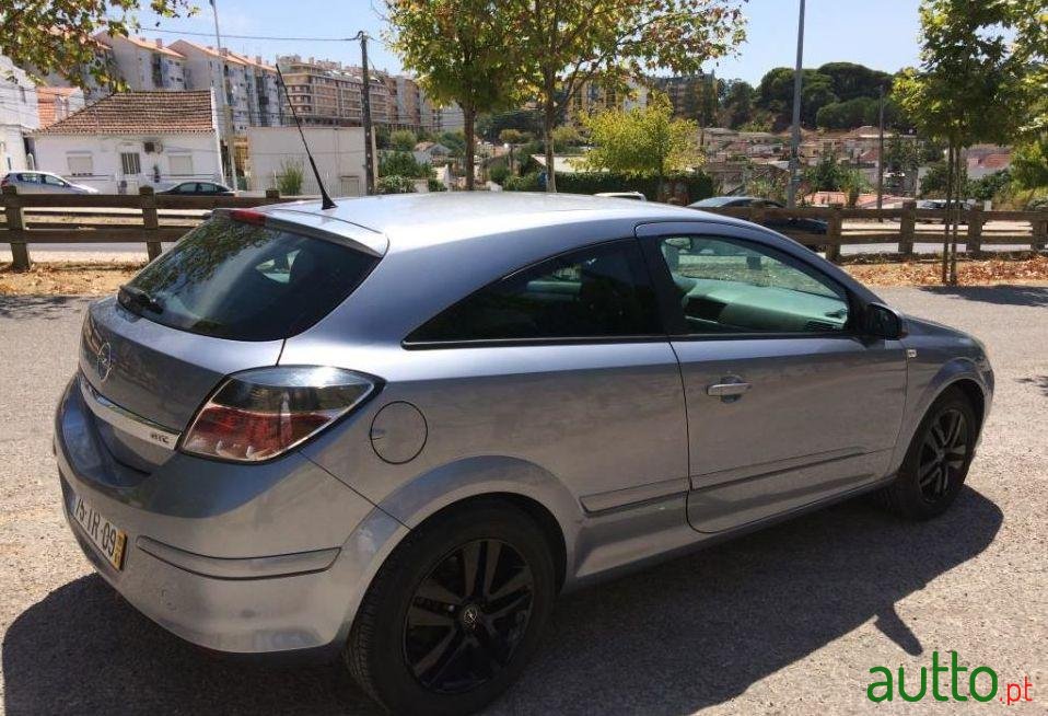 2010' Opel Astra Gtc photo #1