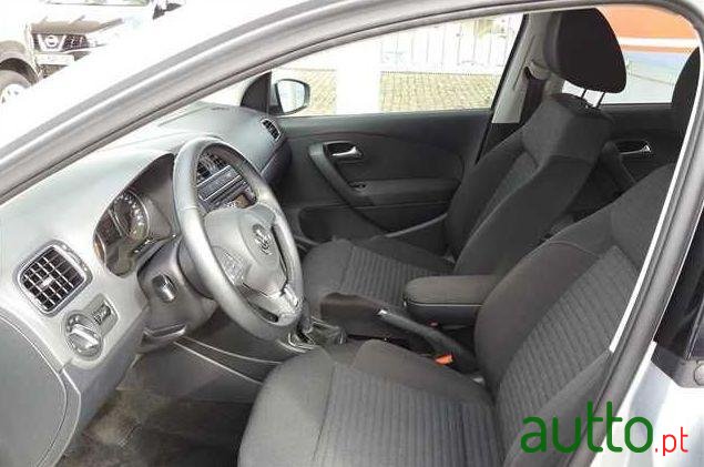 2011' Volkswagen Polo 1.2 Confortline photo #1