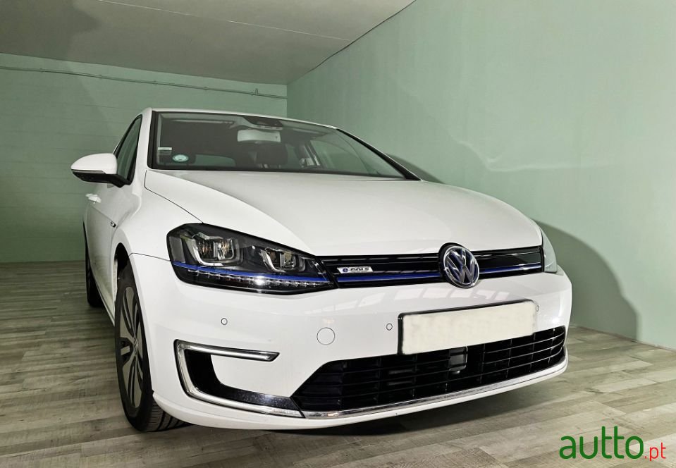 2015' Volkswagen E-Golf photo #2