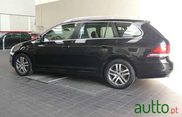 2013' Volkswagen Golf Variant photo #2