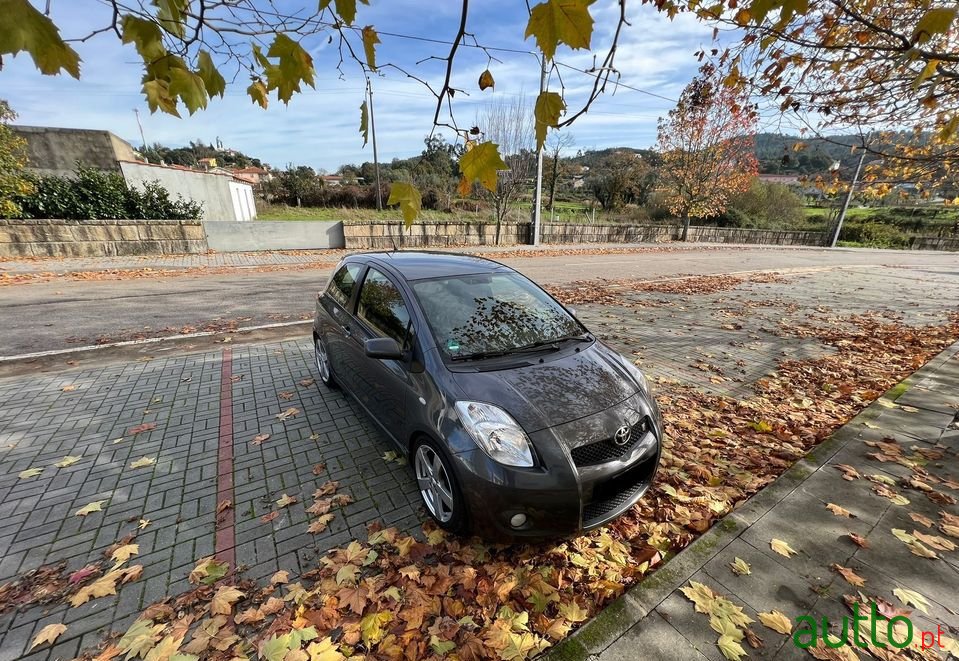 2008' Toyota Yaris photo #3