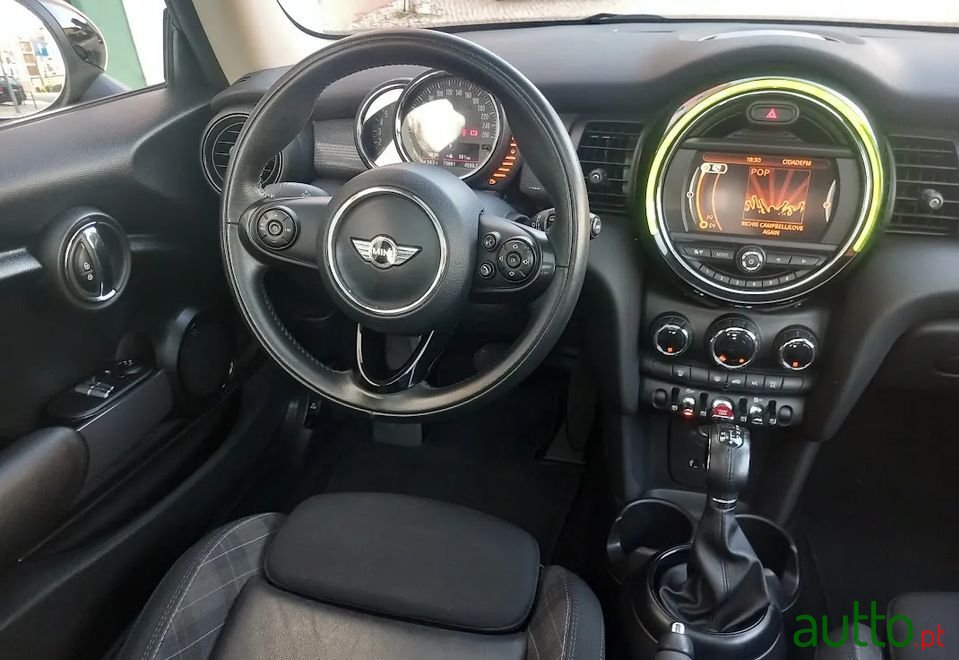 2017' MINI Cooper photo #6