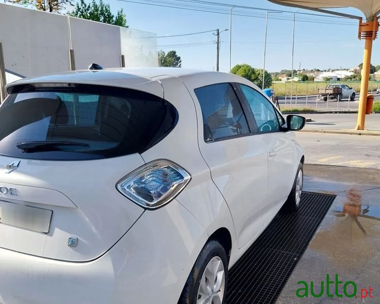 2015' Renault Zoe photo #5