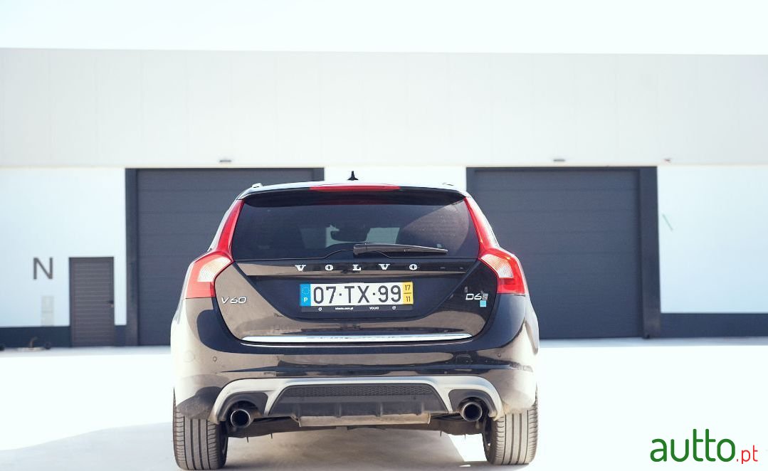 2017' Volvo V60 photo #2