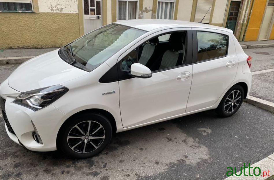 2018' Toyota Yaris photo #2