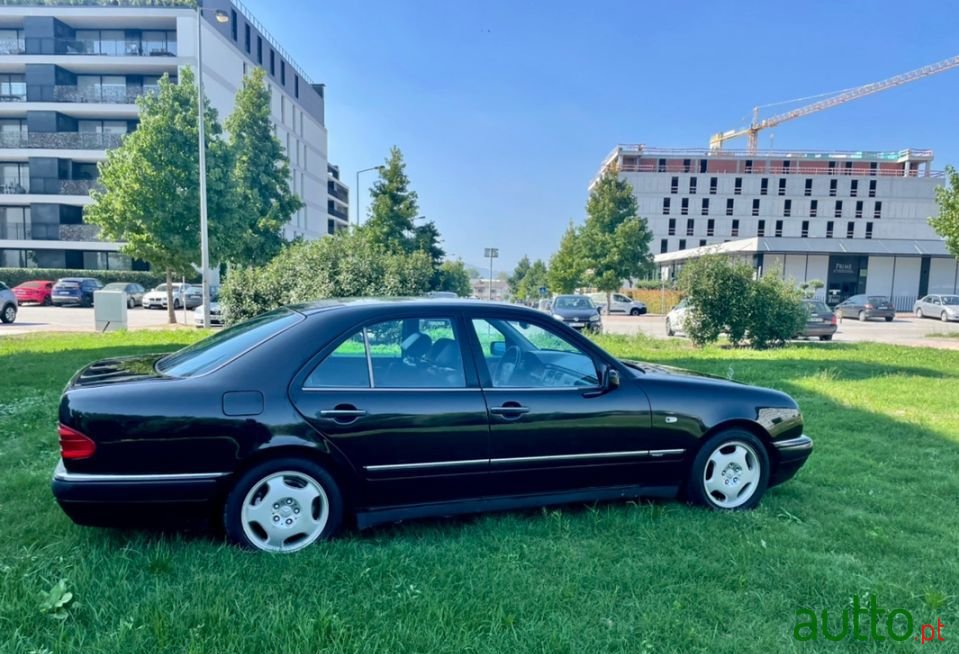 1999' Mercedes-Benz E-220 photo #4