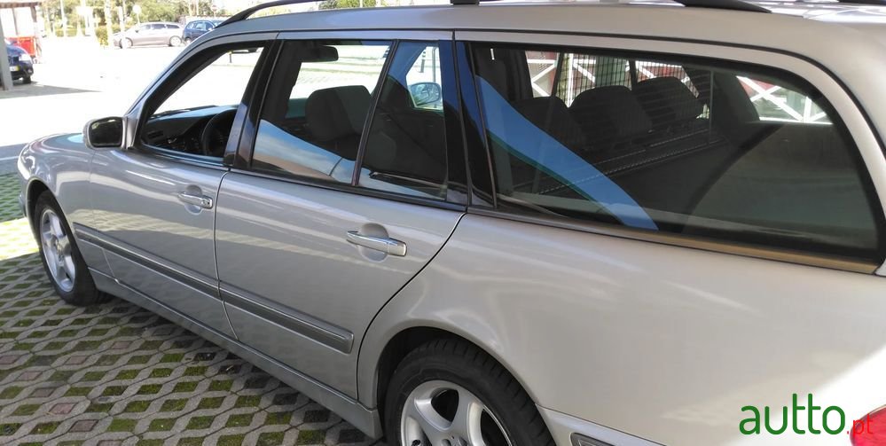 2002' Mercedes-Benz E 270 photo #6