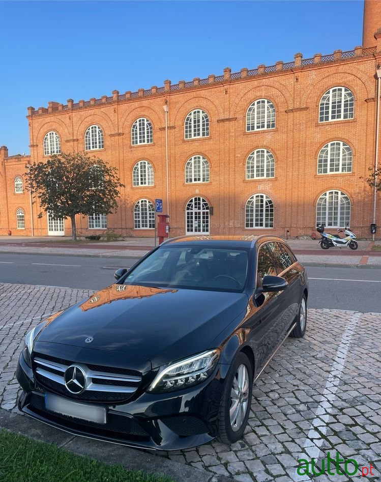 2019' Mercedes-Benz Classe C photo #2