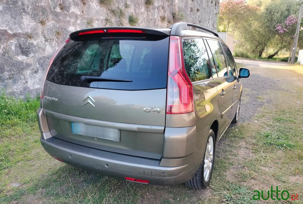 2007' Citroen C4 Grand Picasso photo #3