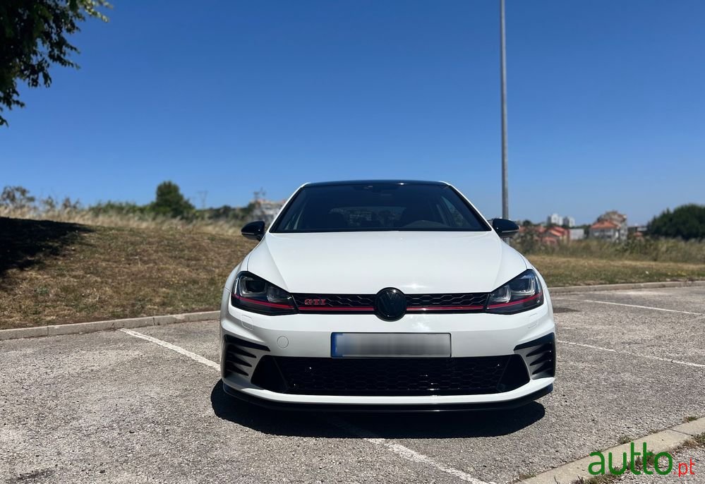 2016' Volkswagen Golf Gti photo #2