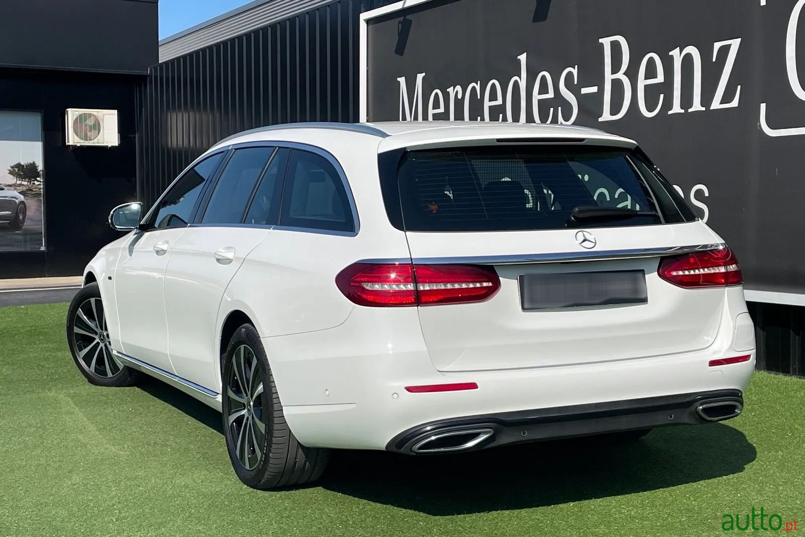 2019' Mercedes-Benz E-300 photo #3