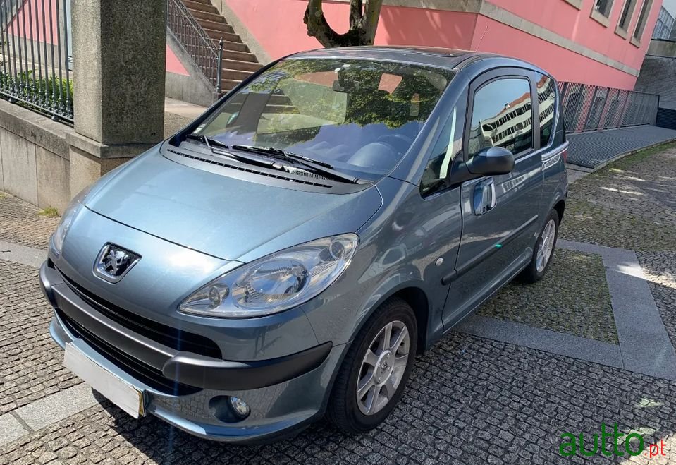 2005' Peugeot 1007 photo #2