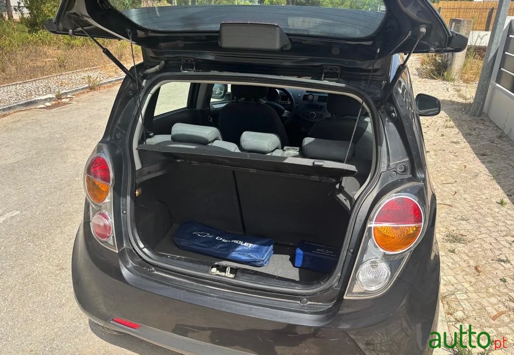 2010' Chevrolet Spark 1.0 L photo #5
