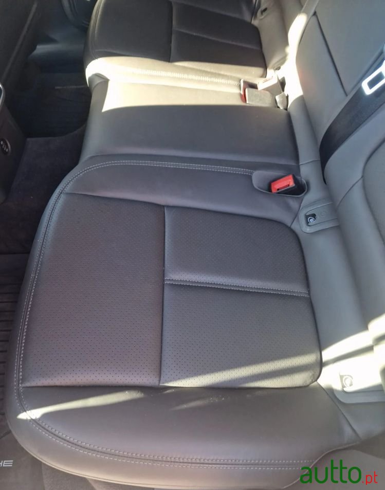 2018' Porsche Macan Standard photo #3