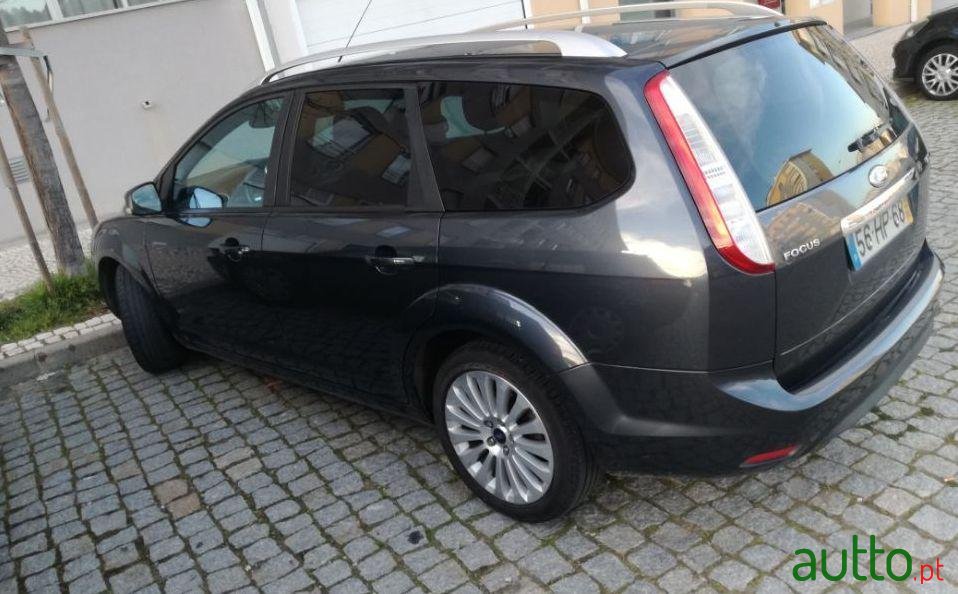 2009' Ford Focus Sw photo #3