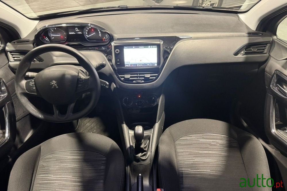 2018' Peugeot 208 Puretech photo #6