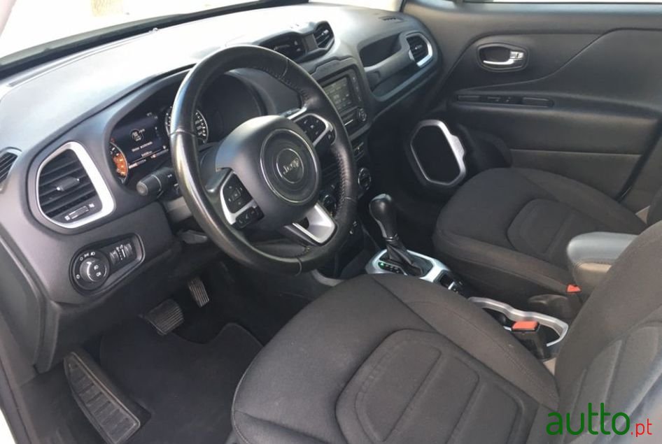 2016' Jeep Renegade photo #2