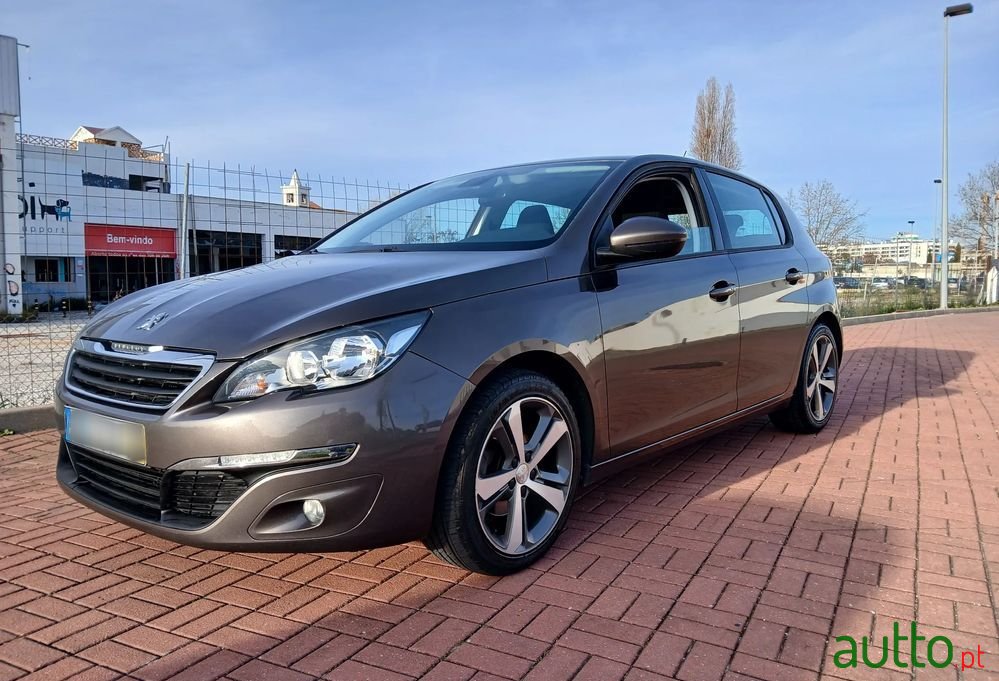 2013' Peugeot 308 1.6 E-Hdi Allure photo #2