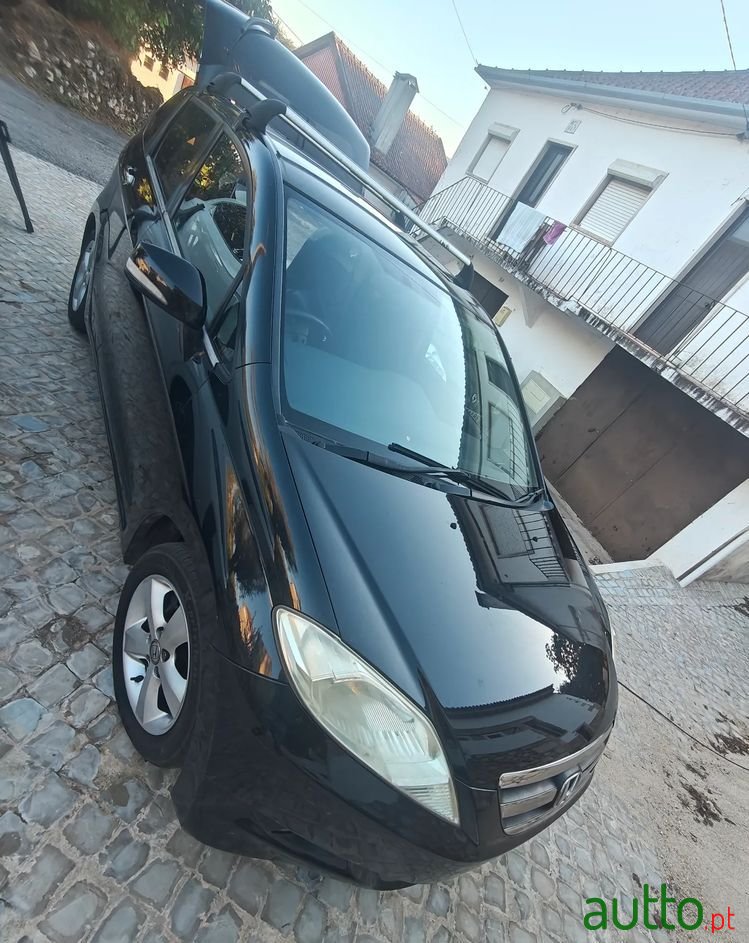 2010' Honda FR-V photo #2