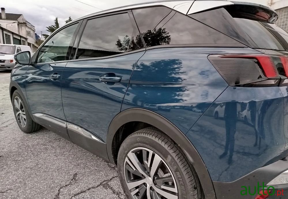 2022' Peugeot 3008 photo #3