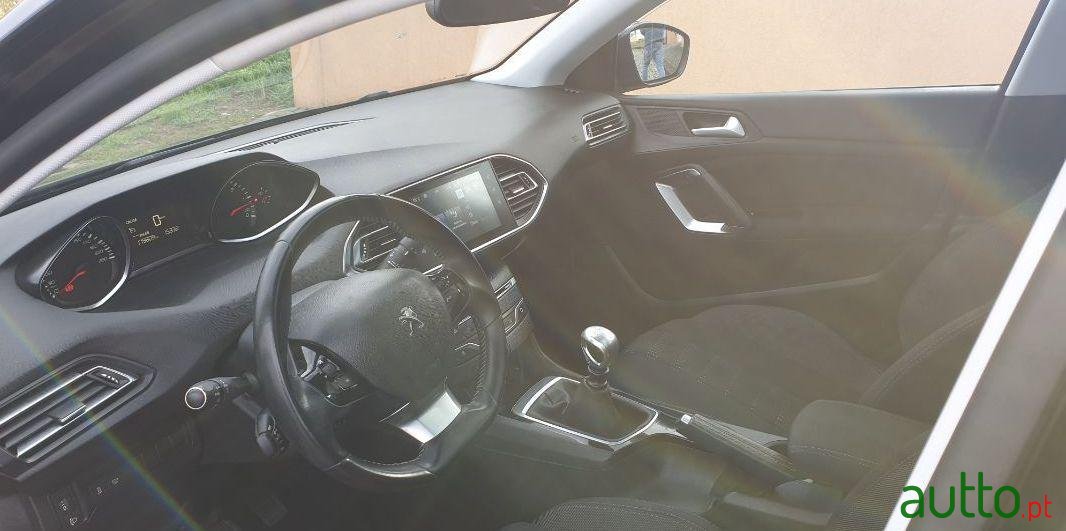 2015' Peugeot 308 Sw photo #2