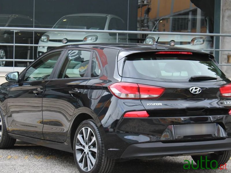 2019' Hyundai i30 1.6 Crdi Style Plus photo #3