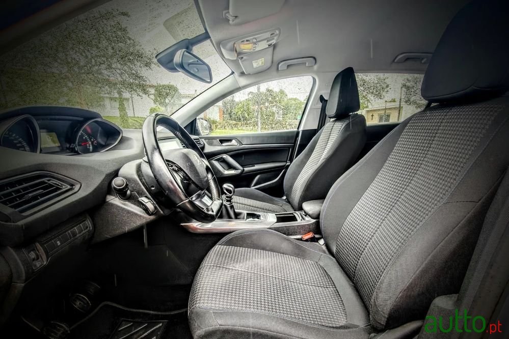 2019' Peugeot 308 photo #6