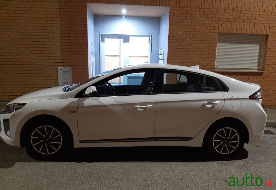 2020' Hyundai Ioniq photo #1