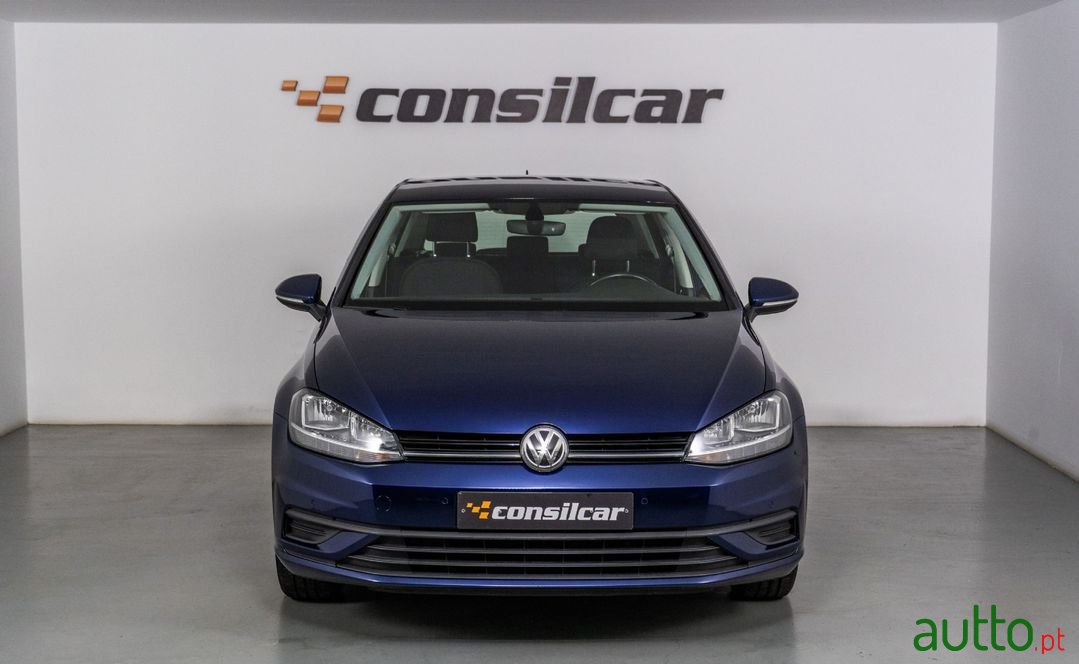 2019' Volkswagen Golf photo #2