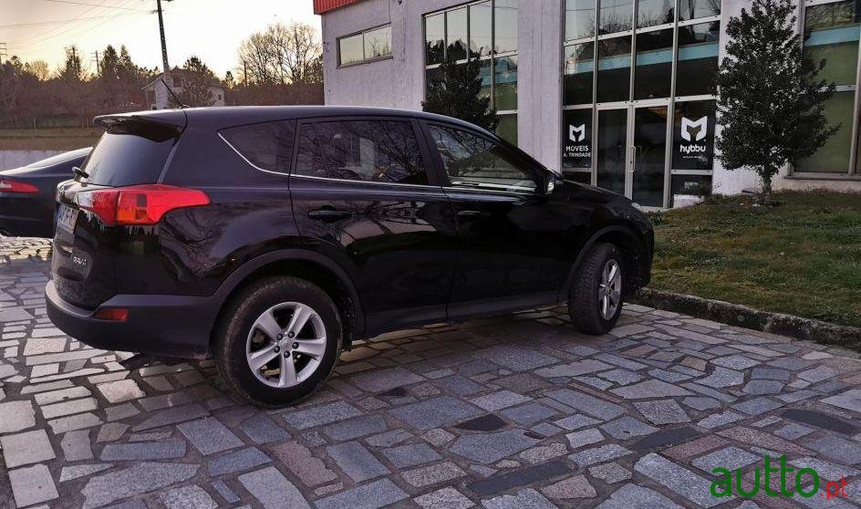 2013' Toyota RAV4 photo #2