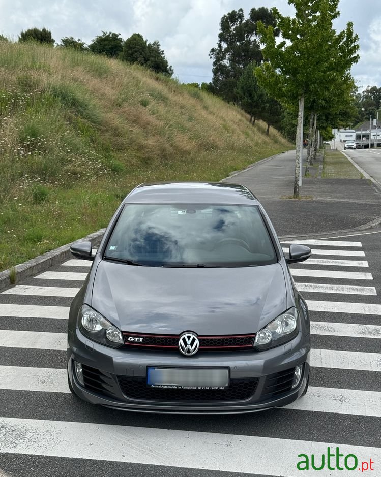 2010' Volkswagen Golf 2.0 Gti photo #3