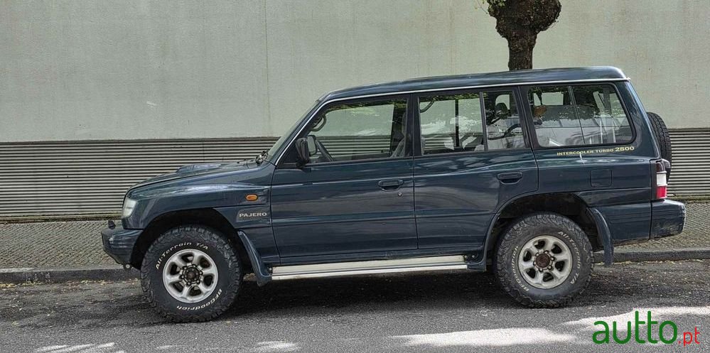 1999' Mitsubishi Pajero photo #2