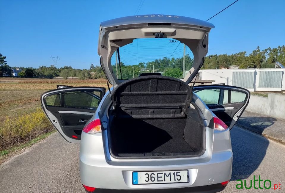 2007' Renault Laguna photo #6