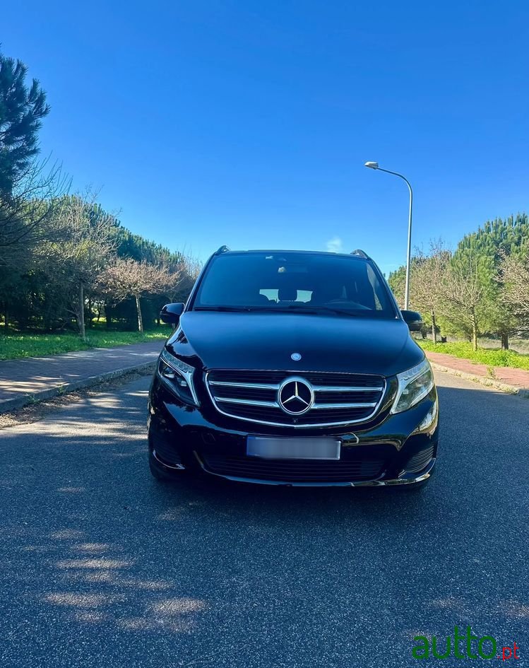 2017' Mercedes-Benz Classe V photo #3