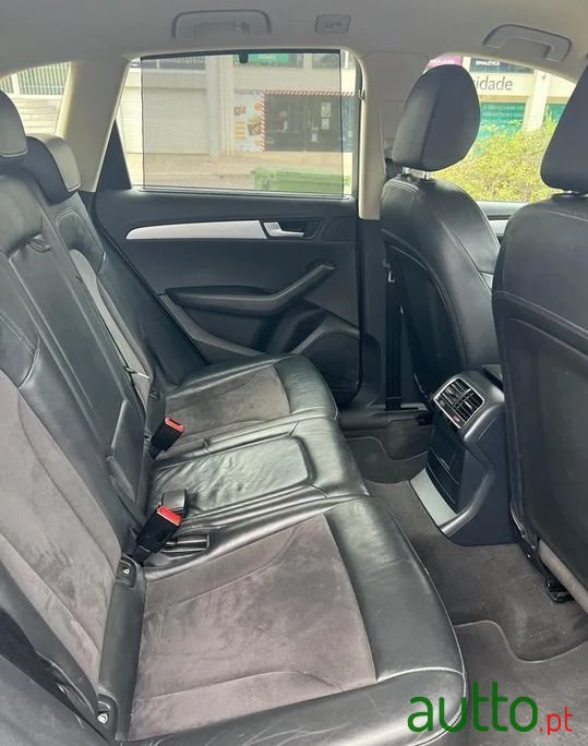 2011' Audi Q5 photo #6