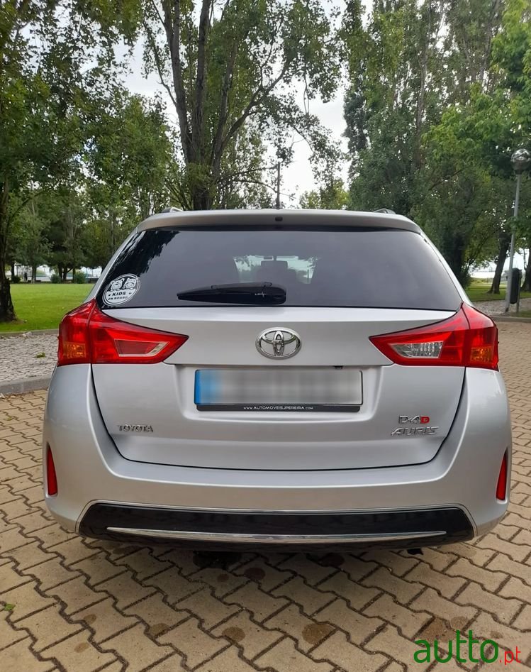 2015' Toyota Auris Touring Sports photo #6