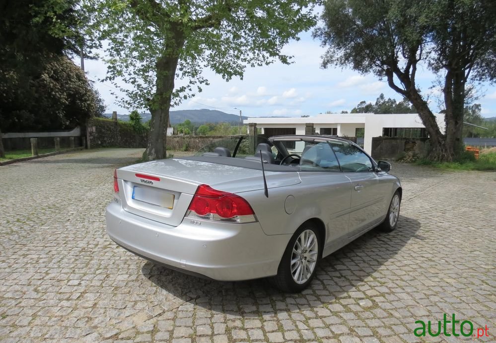 2010' Volvo C70 2.0 D Summum photo #2