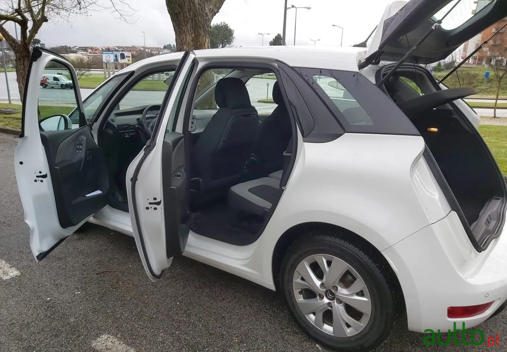 2014' Citroen C4 Picasso photo #5