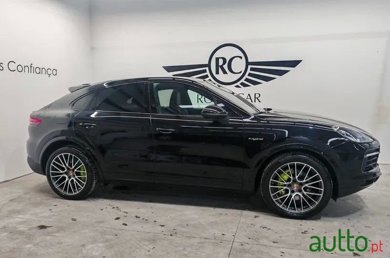 2022' Porsche Cayenne Coupé E-Hybrid photo #2
