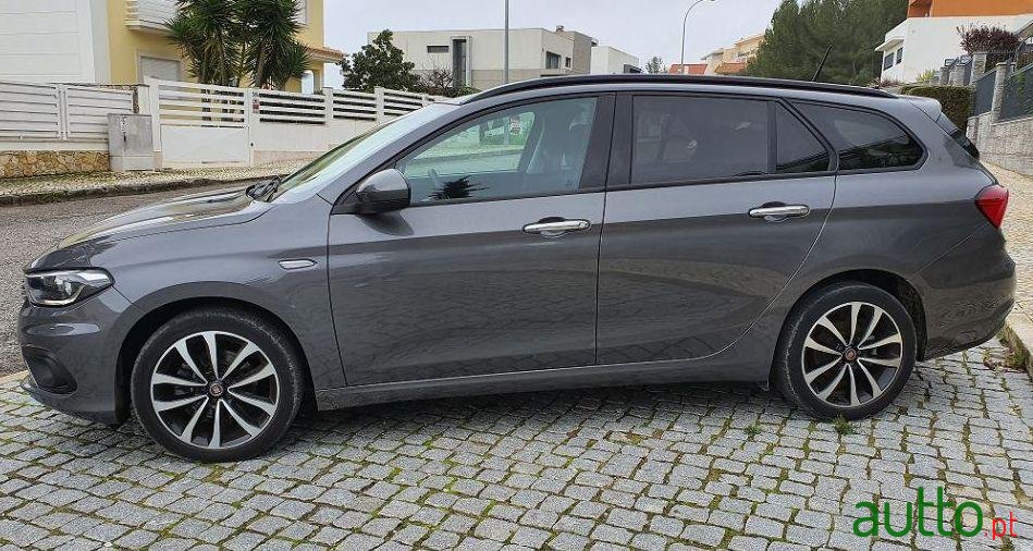 2017' Fiat Tipo Station Wagon photo #2