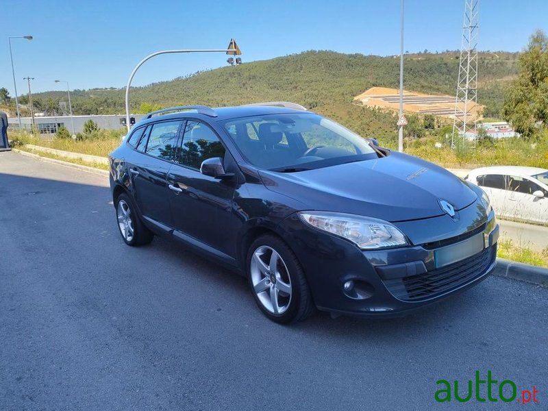 2010' Renault Megane Sport Tourer photo #5