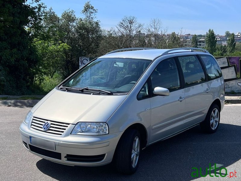 2003' Volkswagen Sharan 1.9 Tdi Confortline photo #3