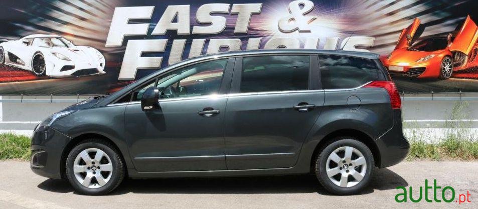 2014' Peugeot 5008 photo #2