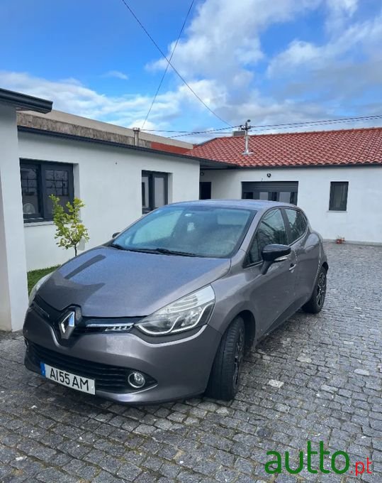 2015' Renault Clio photo #2