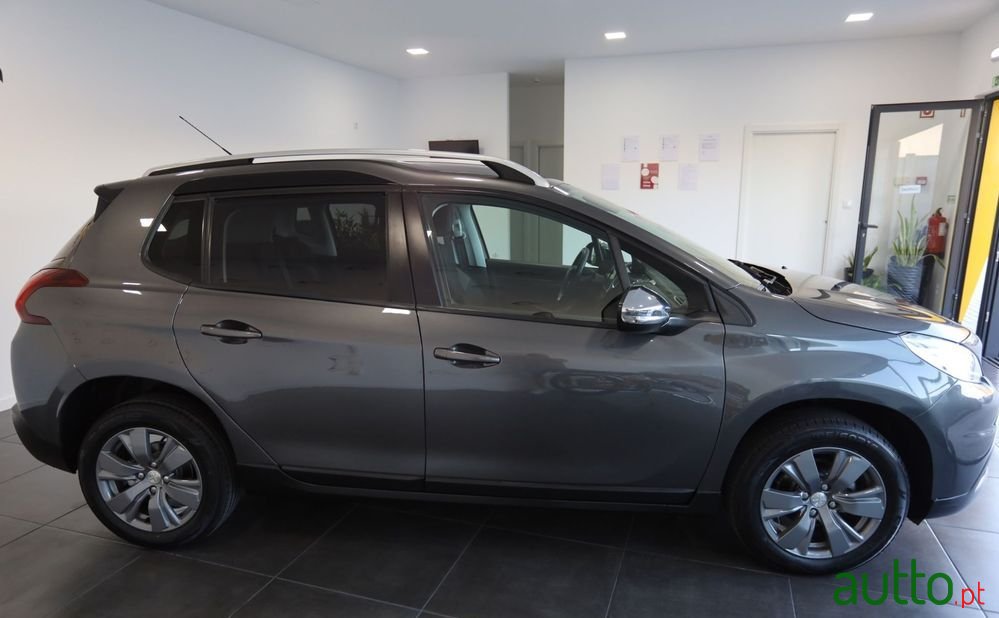 2017' Peugeot 2008 photo #5