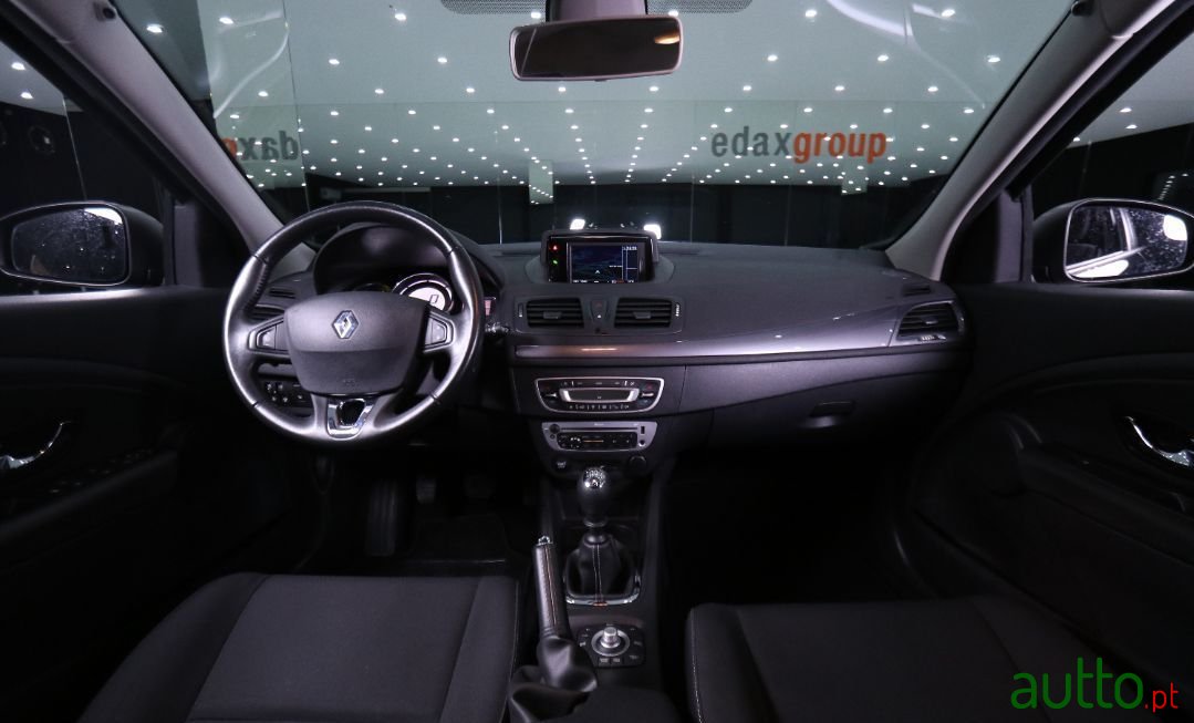 2015' Renault Megane Sport Tourer photo #4