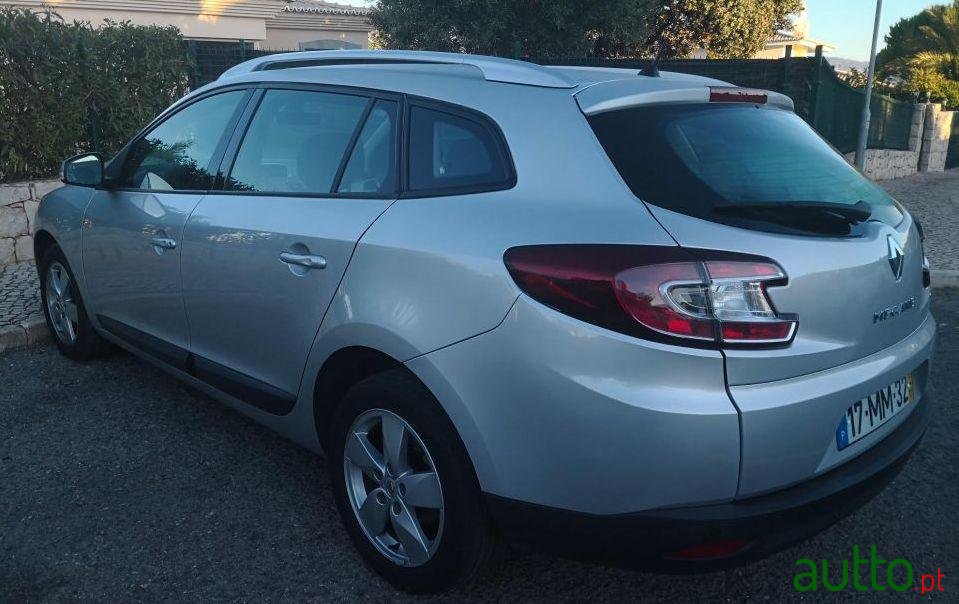 2011' Renault Megane Break photo #1