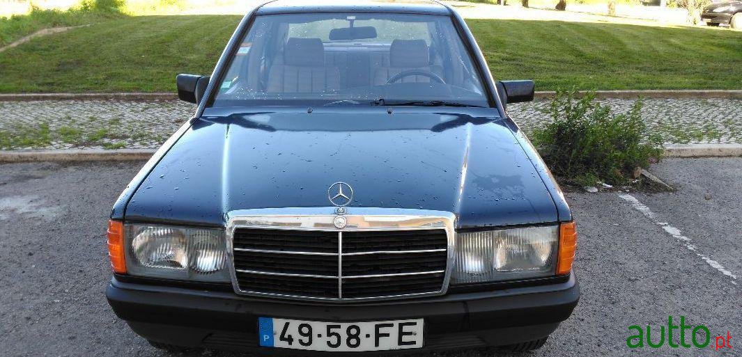 1989' Mercedes-Benz 190 Diesel 5 Vel photo #3