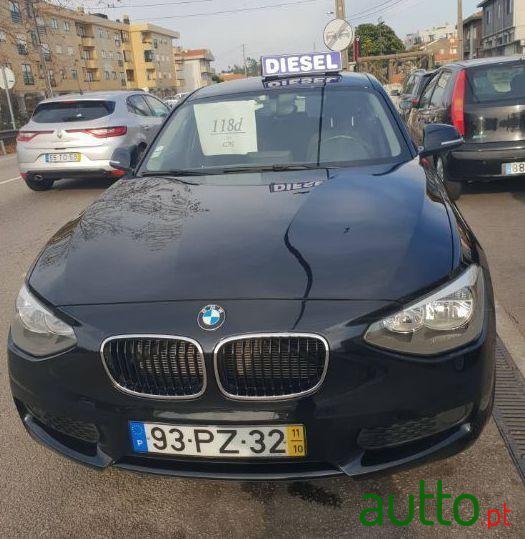 2011' BMW 118 D photo #1