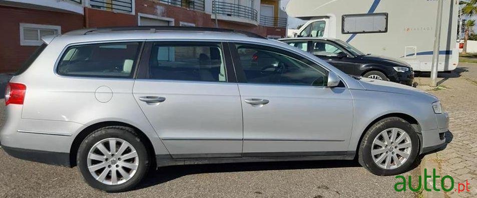 2006' Volkswagen Passat Variant photo #2